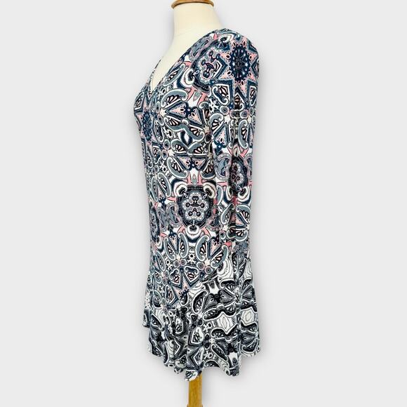 Eliza J Flounce Hem Shift Jersey Dress Size 12 Paisley Medallion Print V-Neck - Picture 12 of 16